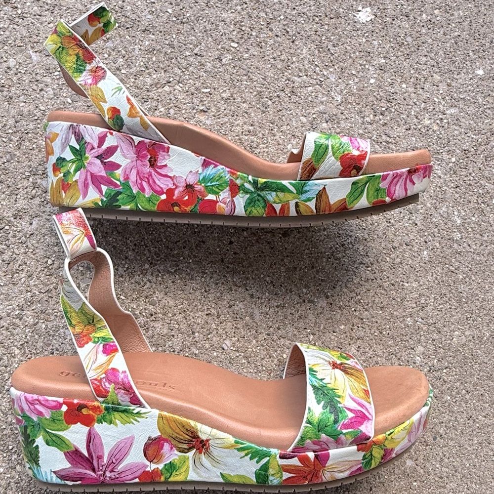Kenneth Cole Gentle Souls Morrie Floral Platform Sandal Wedges